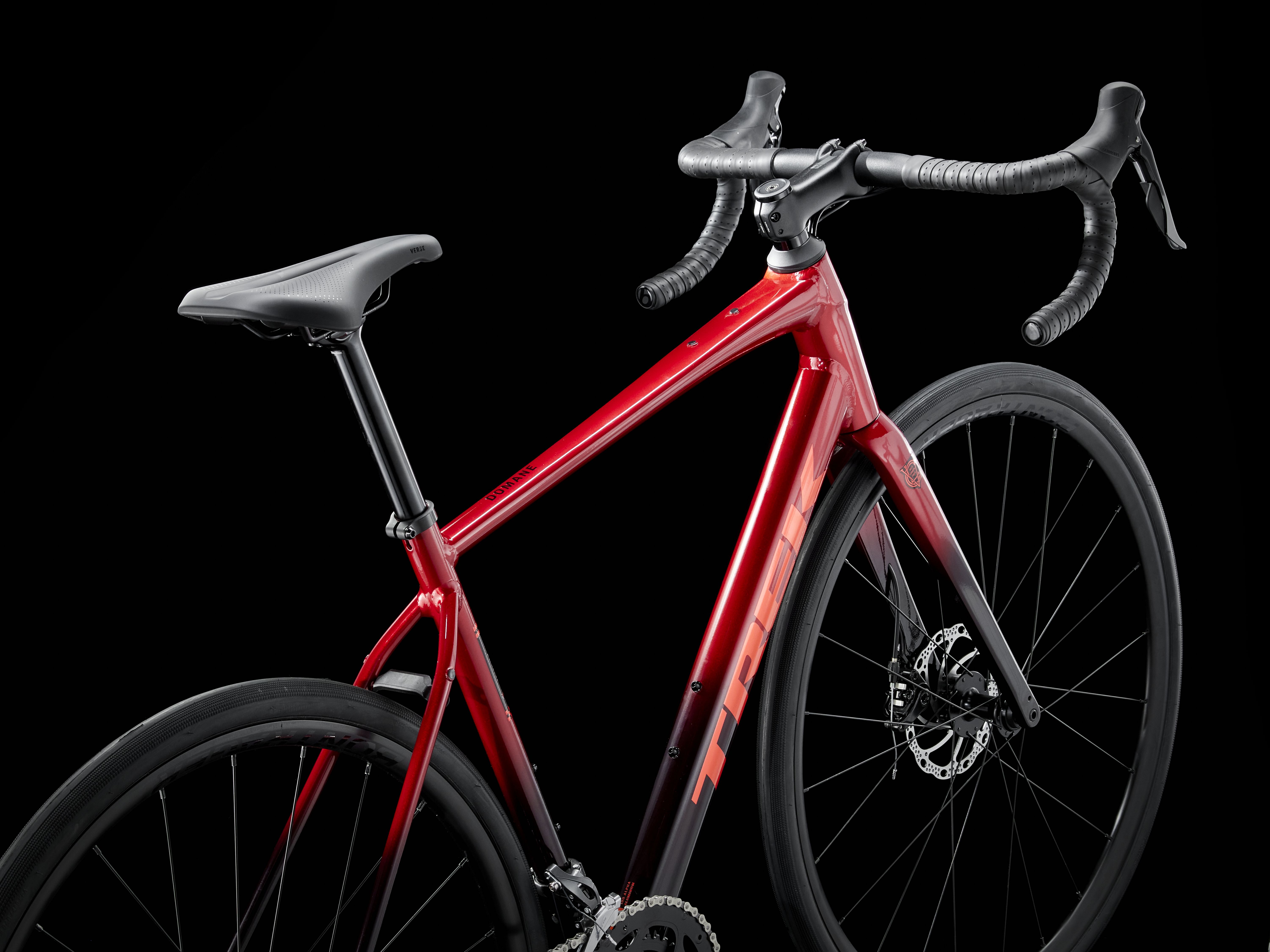 Trek Domane AL 2 61 Crimson to Dark Carmine Fade Produktbild 2